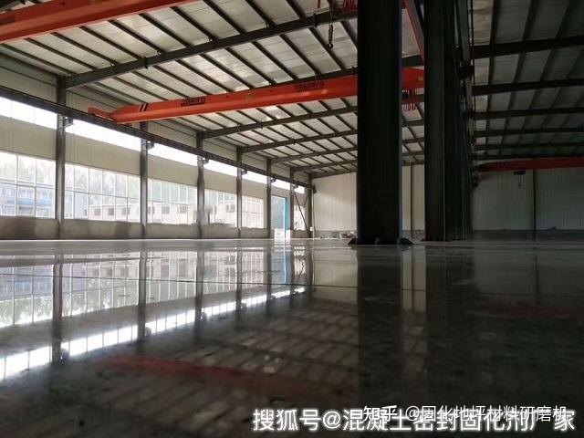 無塵車間地面都是這么造出來的，搞裝修的你認識這種材料嗎