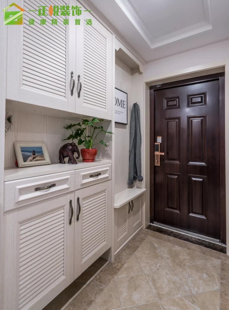 玄關(guān)玄關(guān)柜裝修效果圖衣帽間還不知道怎么設(shè)計嘛，看這美式經(jīng)典玄關(guān)設(shè)計圖片賞析