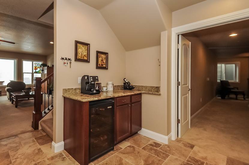 客廳裝修現(xiàn)代簡約風格_現(xiàn)代風格裝修_現(xiàn)代美式風格裝修圖片