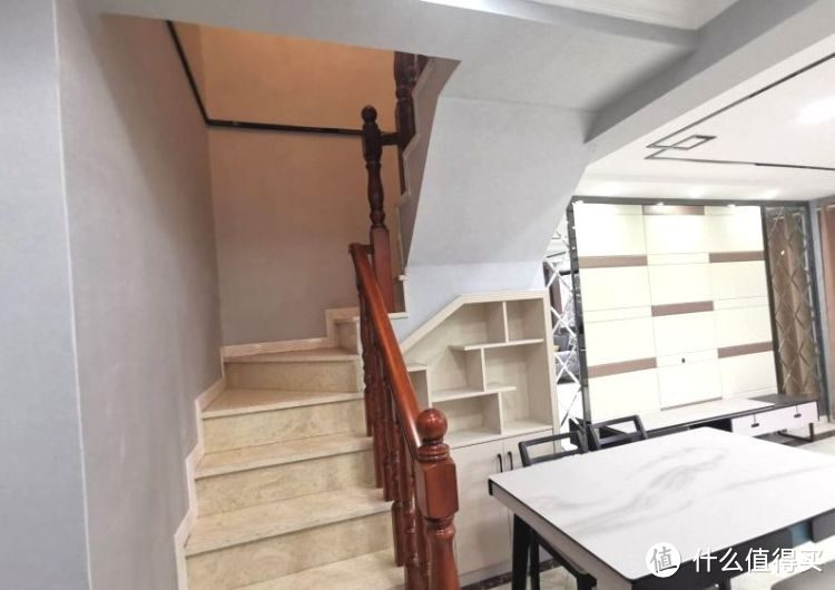 買不起別墅可以看看躍層，128㎡三室兩廳大躍層，堪稱空中別墅