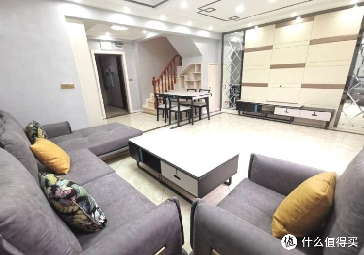 買不起別墅可以看看躍層，128㎡三室兩廳大躍層，堪稱空中別墅