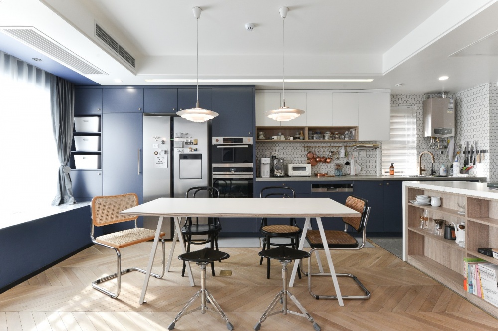 功能區(qū)木地板裝修效果圖把精裝房拆成毛坯，打造出會(huì)變形北歐極簡(jiǎn)功能區(qū)設(shè)計(jì)圖片賞析