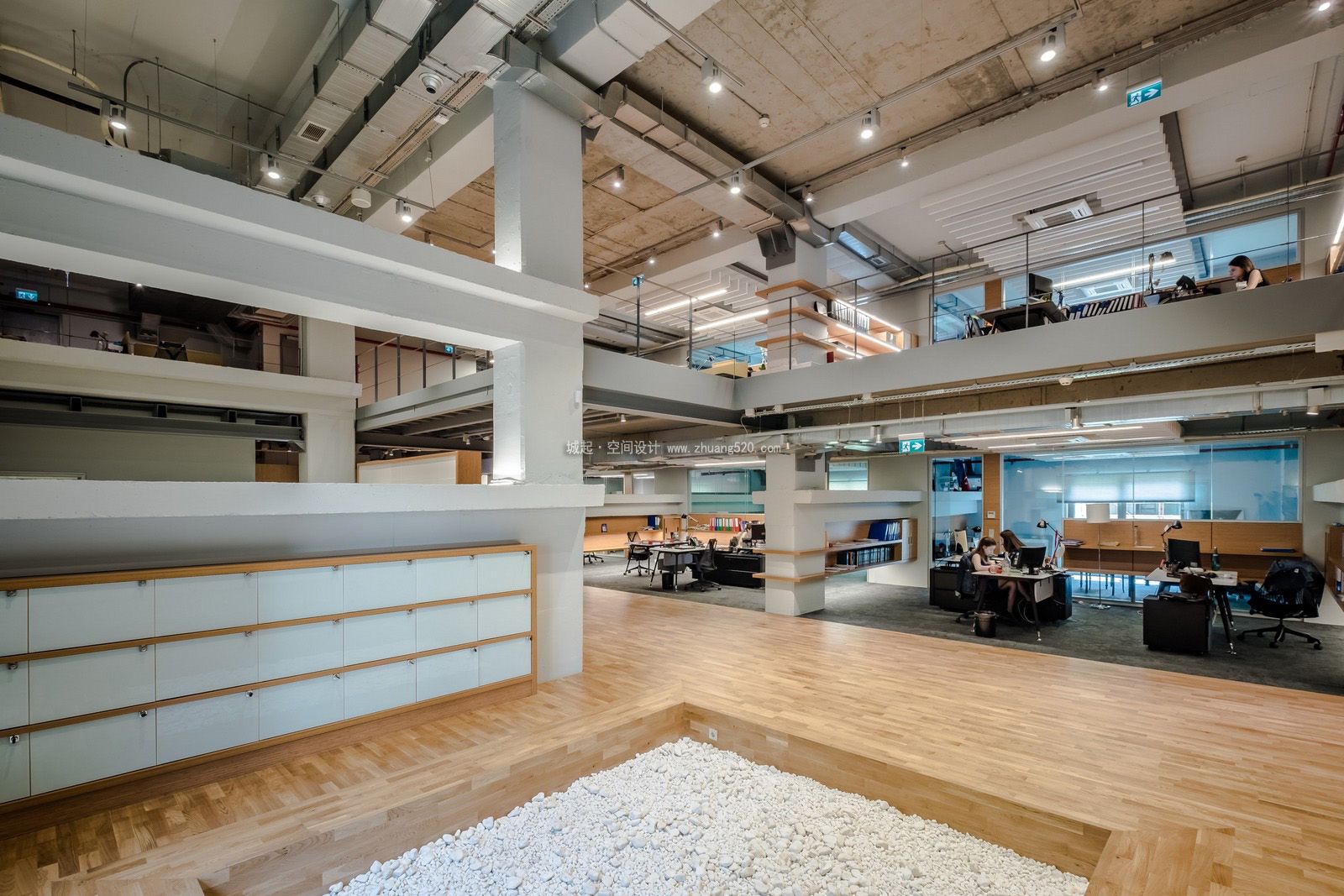 工業(yè)loft風(fēng)格的特點(diǎn)_工業(yè)風(fēng)裝修_工業(yè)感覺的展廳裝修