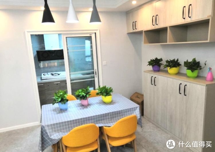 剛完工的新房，硬裝15萬設(shè)計成現(xiàn)代簡約風(fēng)格，看一眼都是享受