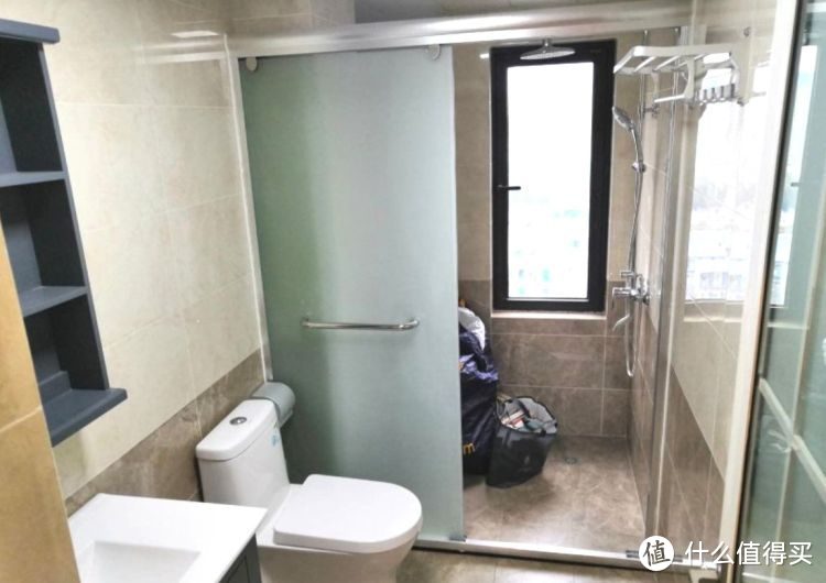 剛完工的新房，硬裝15萬設(shè)計成現(xiàn)代簡約風(fēng)格，看一眼都是享受