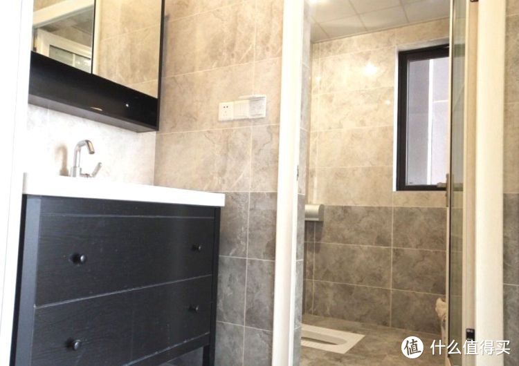 剛完工的新房，硬裝15萬設(shè)計成現(xiàn)代簡約風(fēng)格，看一眼都是享受