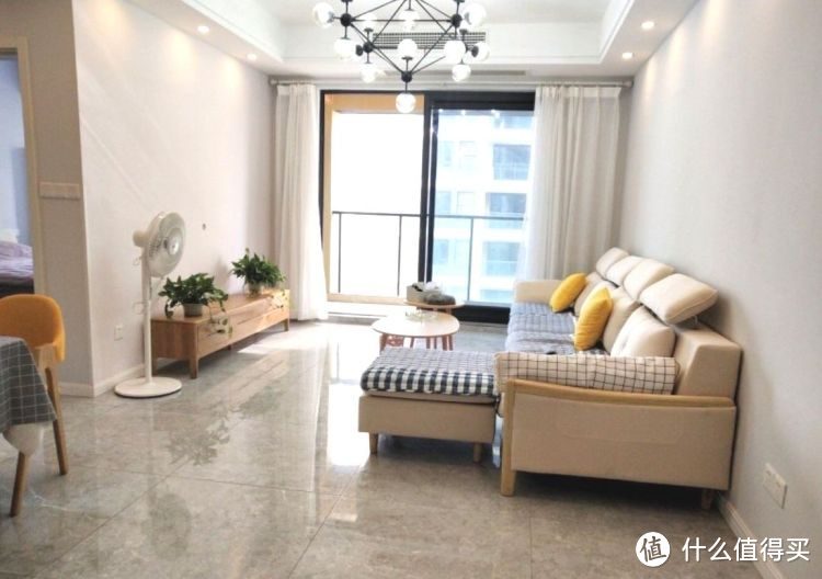 剛完工的新房，硬裝15萬設(shè)計成現(xiàn)代簡約風(fēng)格，看一眼都是享受