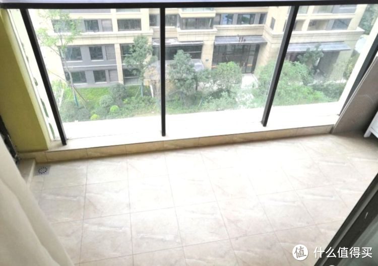 剛完工的新房，硬裝15萬設(shè)計成現(xiàn)代簡約風(fēng)格，看一眼都是享受