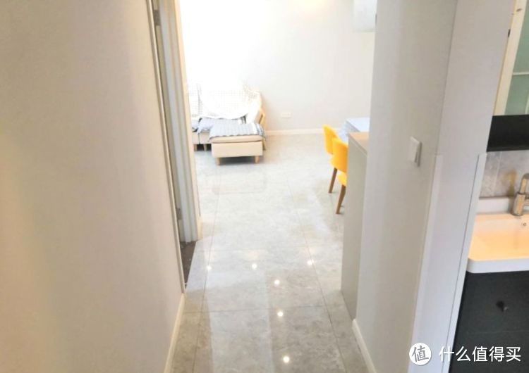 剛完工的新房，硬裝15萬設(shè)計成現(xiàn)代簡約風(fēng)格，看一眼都是享受