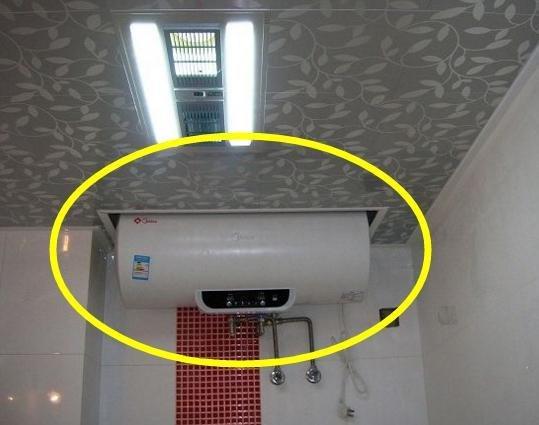 衛(wèi)生間裝吊頂，再裝電熱水器太壓抑了？學(xué)學(xué)這方法，美觀還省空間