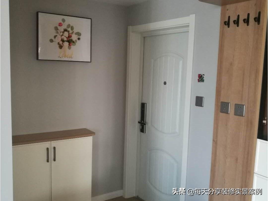 越來越多人不做吊頂，看她家裝修，全屋定制的柜子真漂亮，曬曬