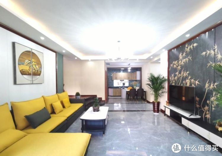 136㎡錯層大四房，優(yōu)雅的新中式裝修，衣柜里面裝廁所，誰見過？