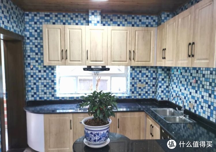 136㎡錯層大四房，優(yōu)雅的新中式裝修，衣柜里面裝廁所，誰見過？