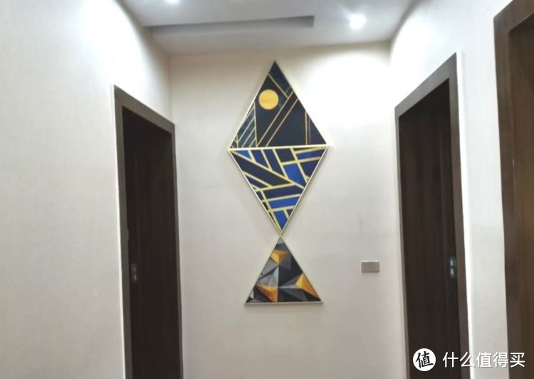 136㎡錯層大四房，優(yōu)雅的新中式裝修，衣柜里面裝廁所，誰見過？