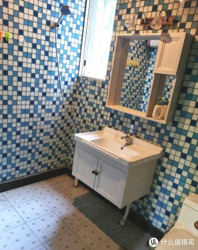 136㎡錯層大四房，優(yōu)雅的新中式裝修，衣柜里面裝廁所，誰見過？