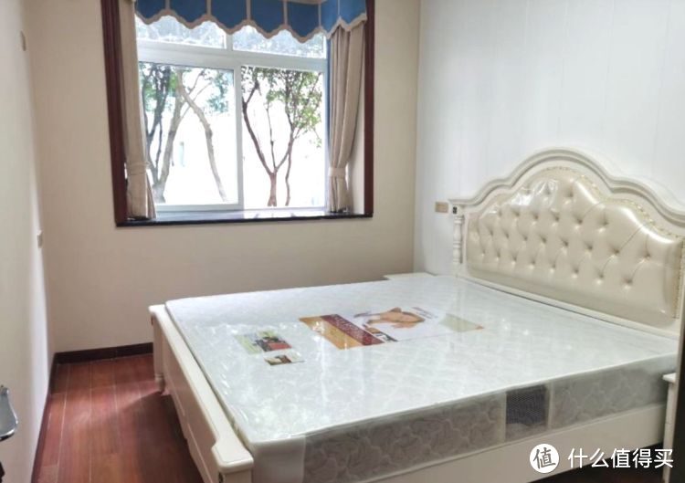 136㎡錯層大四房，優(yōu)雅的新中式裝修，衣柜里面裝廁所，誰見過？