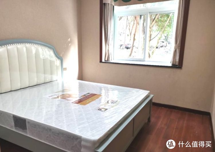 136㎡錯層大四房，優(yōu)雅的新中式裝修，衣柜里面裝廁所，誰見過？