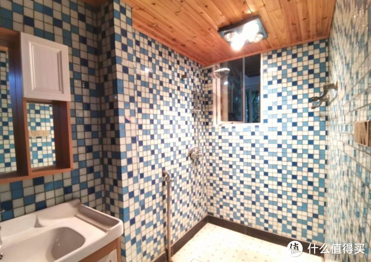 136㎡錯層大四房，優(yōu)雅的新中式裝修，衣柜里面裝廁所，誰見過？