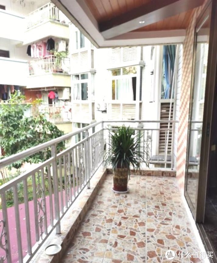 136㎡錯層大四房，優(yōu)雅的新中式裝修，衣柜里面裝廁所，誰見過？