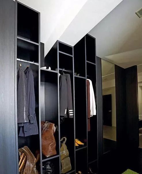 嵌入式衣柜，衣柜入墻，移花接木，充分利用每一寸空間！