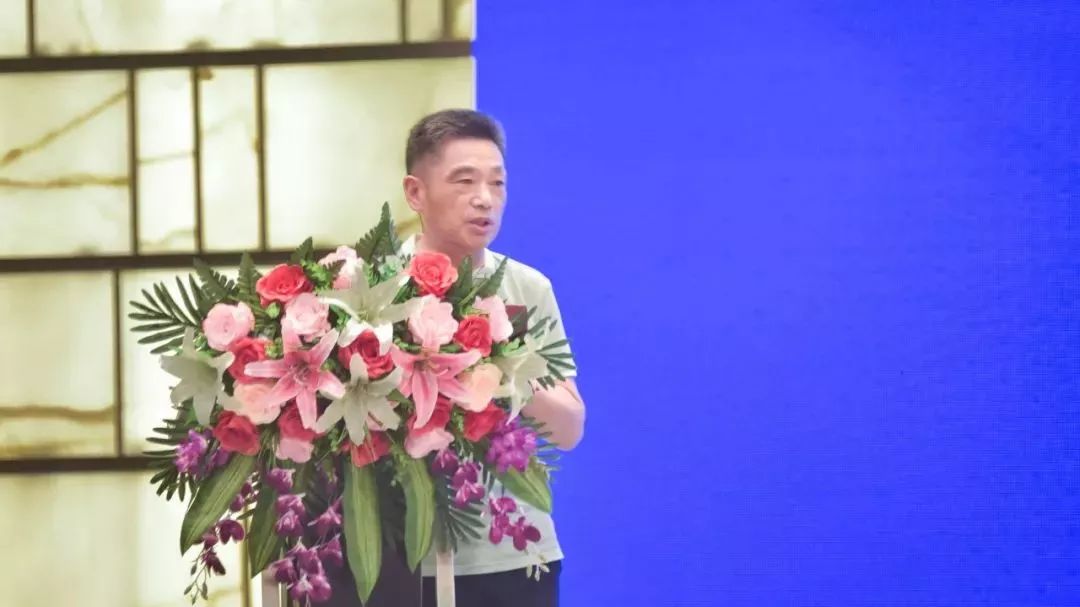 自助餐廳裝修效果工業(yè)風圖_室內裝修效果圖_室內手繪效果圖呢圖網(wǎng)