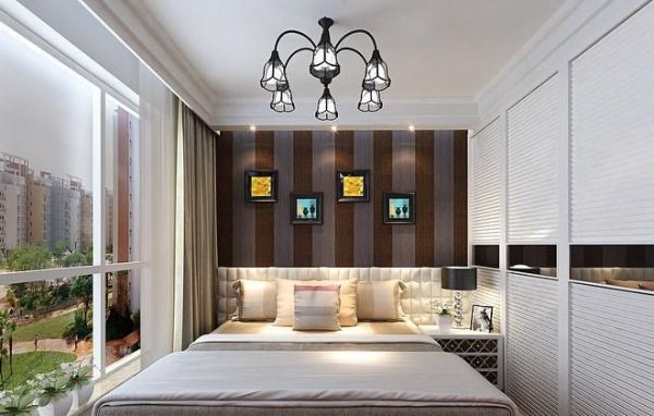 接下來(lái)為大家?guī)?lái)的90平米房屋裝修效果圖是一個(gè)臥室的裝修整體，臥室的裝修看起來(lái)十分的簡(jiǎn)單大氣，而且顏色方面不會(huì)太過(guò)于鮮艷，非常適合在這樣的環(huán)境中睡眠。在臥室的設(shè)計(jì)中，整個(gè)床是顯得十分的華麗，而且會(huì)跟其他的裝飾形成鮮明的對(duì)比，也可以看出在整個(gè)房間的設(shè)計(jì)中，床是非常重要的一個(gè)方面，也是我們?nèi)粘Ｐ菹⒌膱?chǎng)所。