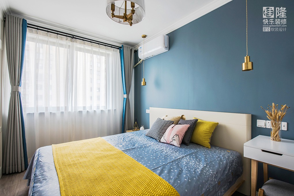 臥室窗簾裝修效果圖90㎡北歐風(fēng)二居室，詩(shī)意地棲居北歐極簡(jiǎn)臥室設(shè)計(jì)圖片賞析