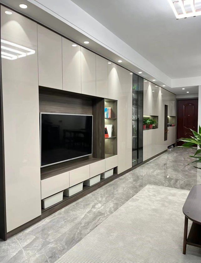 121平三室兩廳裝修，入住2個月，入戶滿墻柜很滿意