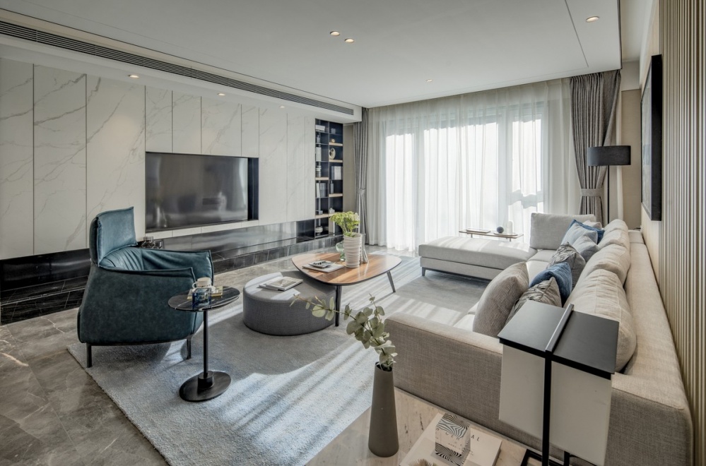 客廳窗簾裝修效果圖沈陽中海華貿(mào)北復式大宅李益中空現(xiàn)代簡約客廳設(shè)計圖片賞析