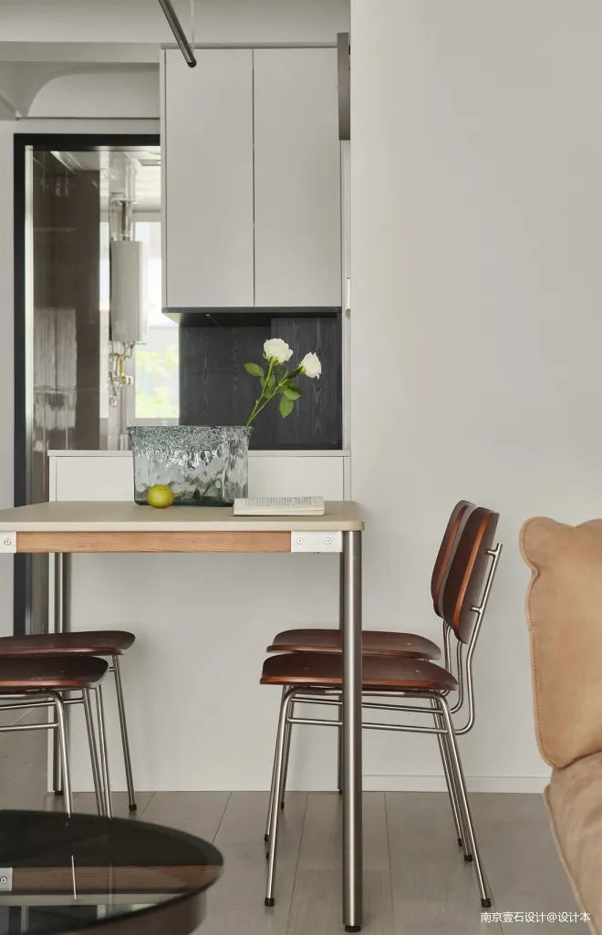 破舊老房改為完美婚房，餐廳改書房，實(shí)用又舒適