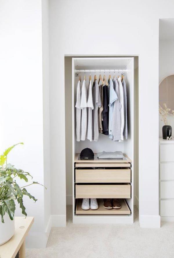 三亞裝修公司：小戶型房子裝修，臥室墻上挖三個壁櫥！