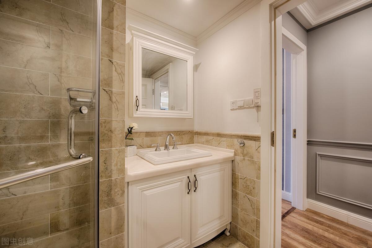 衛(wèi)生間吊頂用什么材質(zhì)？別聽師傅瞎忽悠，鋁扣板、石膏板都不差