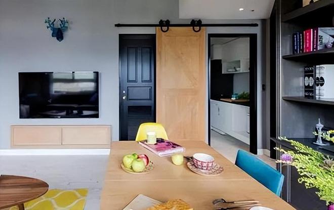 廚房裝什么門(mén)好，有錢(qián)人都是選這種，一問(wèn)老師傅才知道好處多