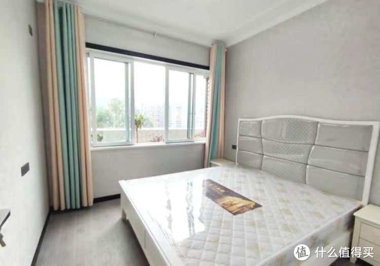 擠破頭買(mǎi)了這套100㎡小三房，送超大平臺(tái)花園，比房子大了一倍