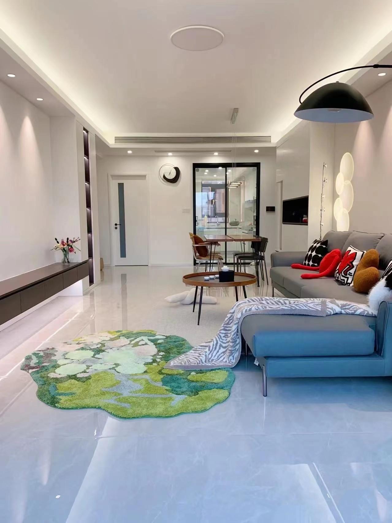 她家96平米，全屋大白墻，簡潔又大方，電視墻做懸空柜，真明智