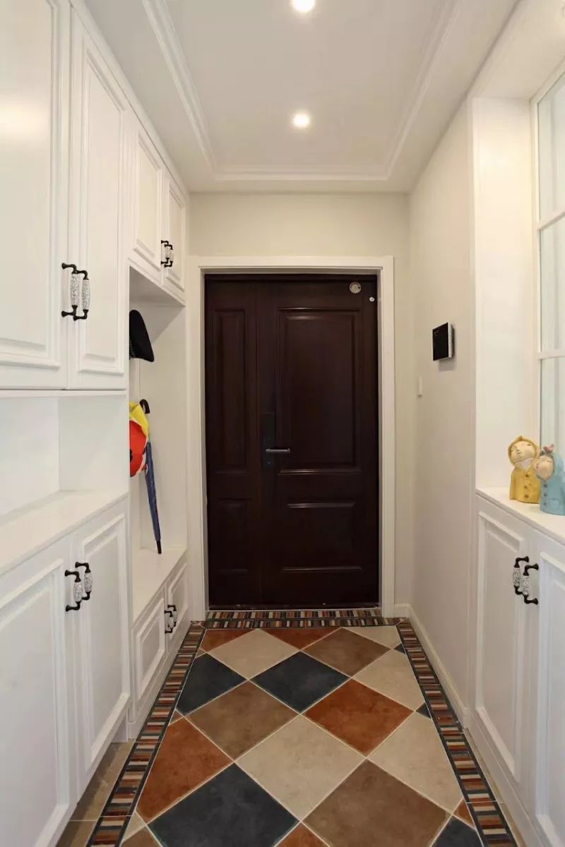 玄關(guān)鞋柜裝修效果圖濟南萬達文旅城美式風(fēng)格裝修設(shè)計美式田園玄關(guān)設(shè)計圖片賞析