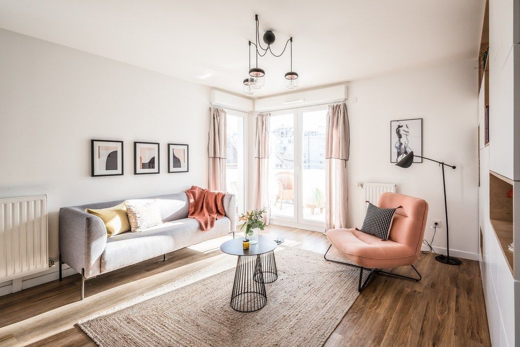 小戶型陽臺曬衣服浪費(fèi)了，打L型榻榻米地臺，朋友來了只想躺在這