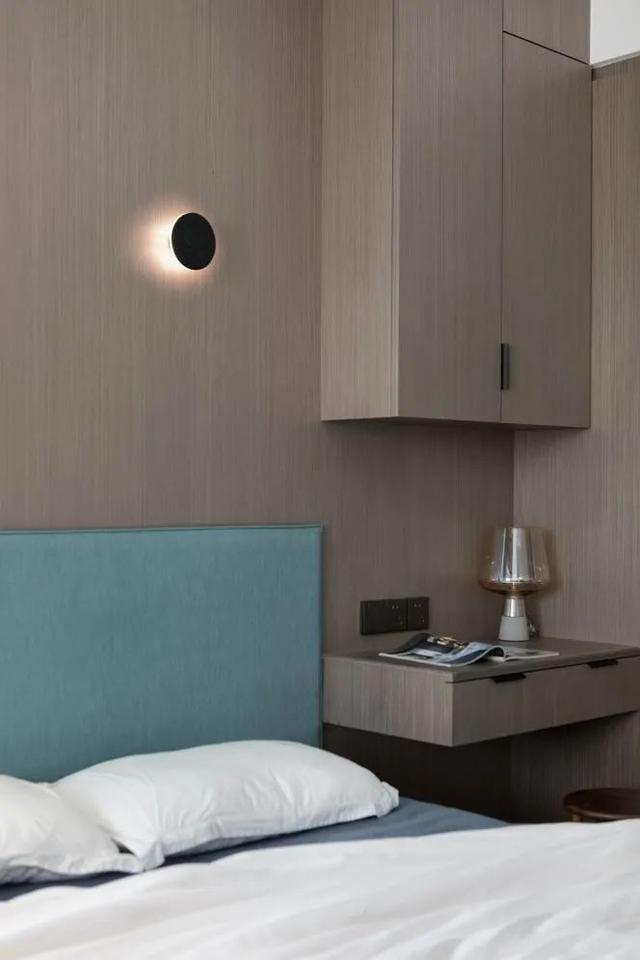 酒店公寓裝修效果圖(35㎡酒店式開間單身公寓，半平米都沒浪費(fèi)，還裝得很有檔次)(圖14)